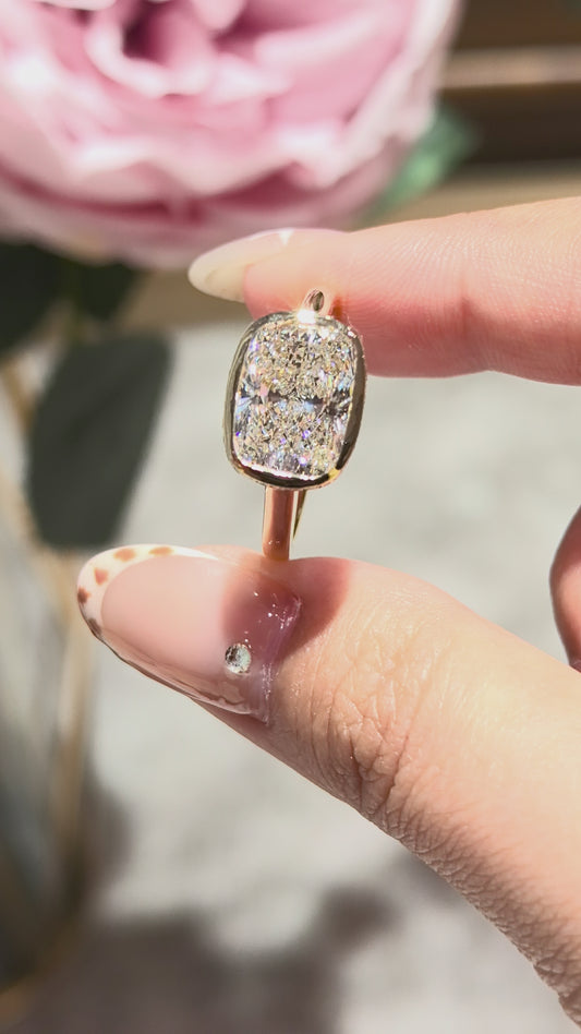 5-carat cushion setting, 14K gold, bezel-set, horizontal design
