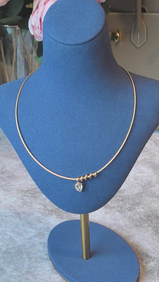 2-carat pear-shaped pendant, rotating pendant, 18K necklace omega chain, elegant and luxurious feel, lab-grown diamond