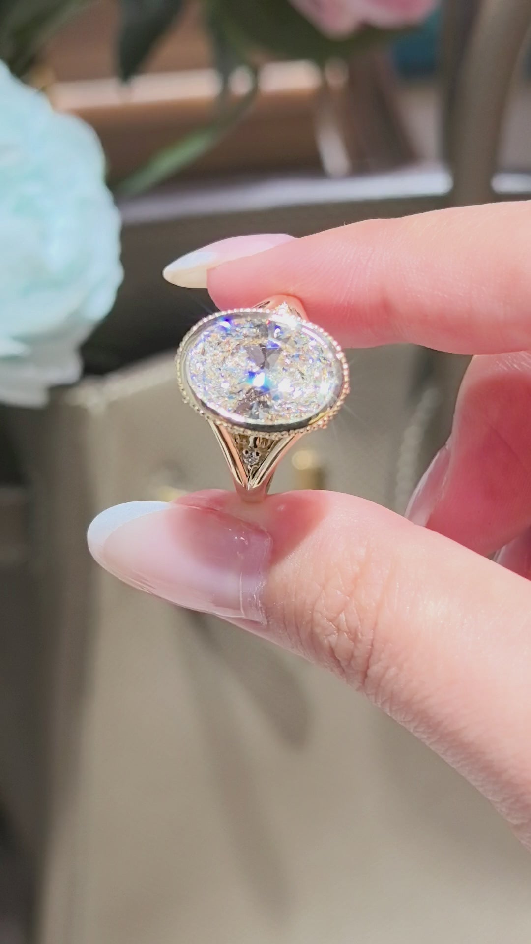 Oval-shaped ring setting | Lab-created diamond | Small diamonds of varying sizes set on the sides and bottom | Split shank | Vintage Athenian style design