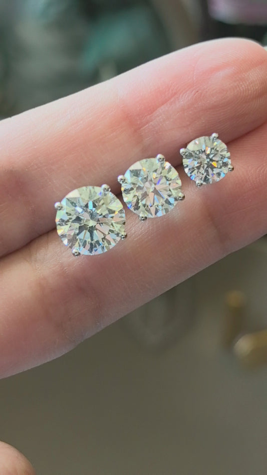 Solitary Round Diamond Ear Studs