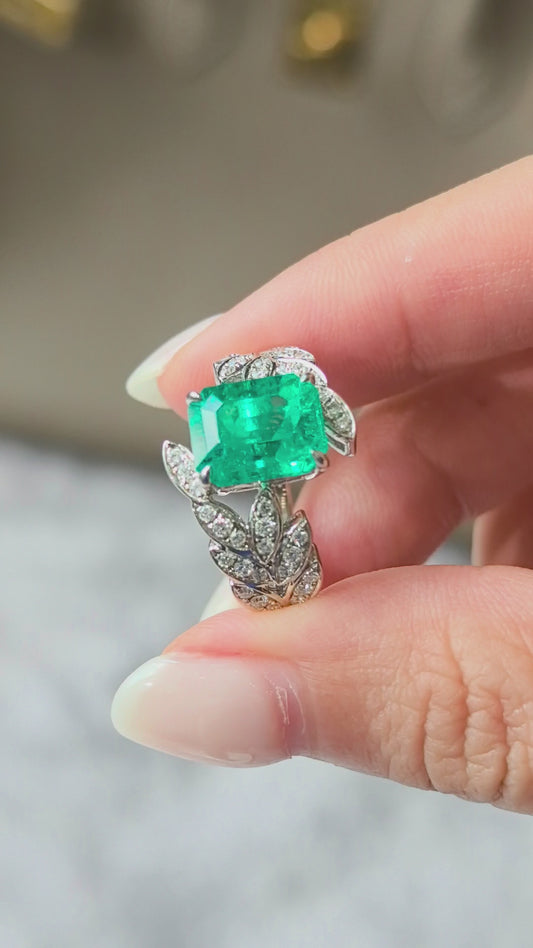 2.7ct 5.7g Emerald Cut Emerald Lab Gemstone Petal Ring | Floral Design