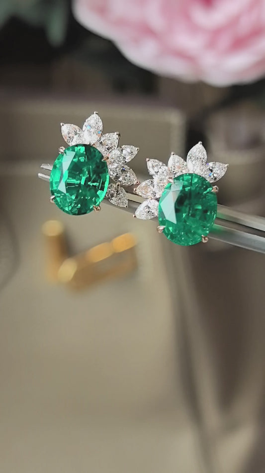 Emerald oval-shaped stud earrings | rose gold | vintage and elegant
