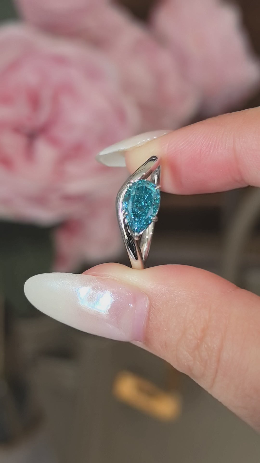 Blue Pear-Shaped Solitaire Lab Diamond Ring in 14K Gold pinky ring